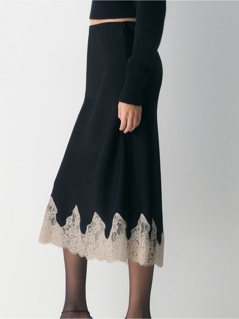 Aritzia Henrietta Satin Skirt w Black Lace Hem M - Picture 6 of 8